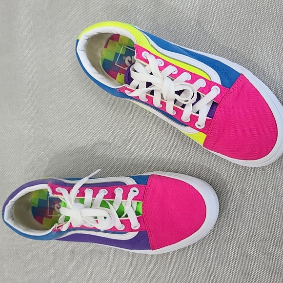 VANS Shoes - Vans Old Skool Neon Color-Block Skate Shoe Women size 7.5 Men size 6